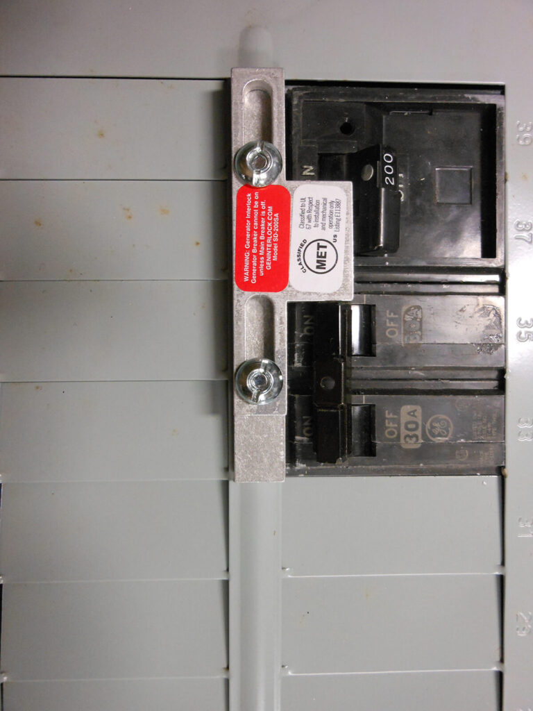 general-electric-200-amp-meter-main-panel-using-tqdl21200-main-breaker